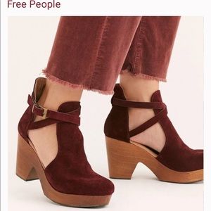 Free People Merlot Cedar Clog EUC